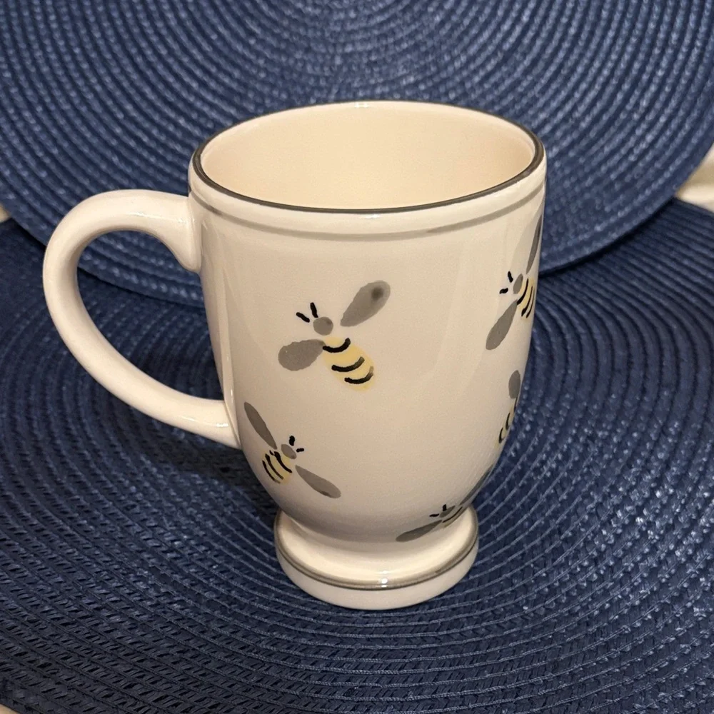 Charming Bee Motif Cream Mug - Picture 1 of 5